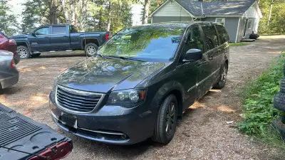 Selling my 2016 Chrysler town and country Just had new front and rear brakes installed with 2 year w...