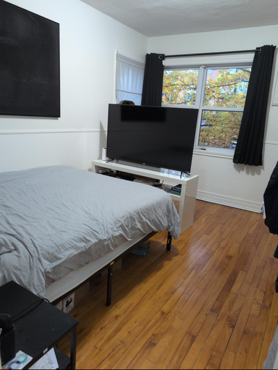 Je mets en location une chambre dans un spacieux 6 1/2. L'appartement est partagé avec un colocatair...