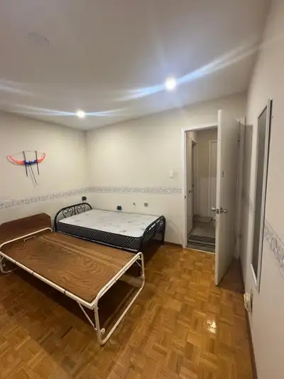 sharing room available