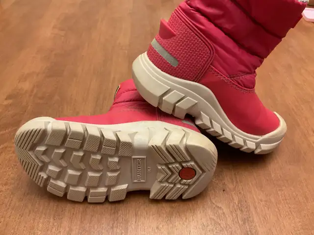 Hunter winter boots - toddler UK 7/US 8 in Kids & Youth in Dartmouth - Image 3