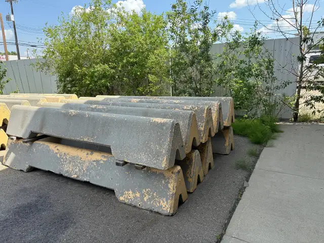33 Concrete Barriers for Sale.62863273120898129