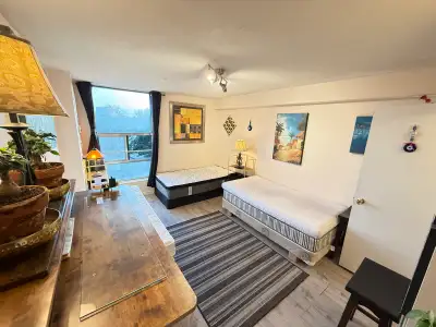 *****FULLY FURNISHED: Shared Master-Bedroom***** * * AVAILABLE IMMEDIATELY: SHARED MASTER BEDROOM VE...