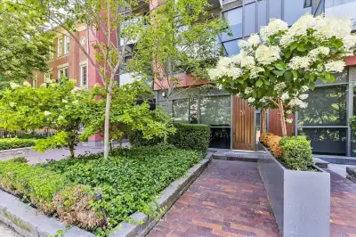 SHORT TERM ONLY. Trendy Tridel Built Townhome In The Heart Of King West! Only Top Of The Line Finish...