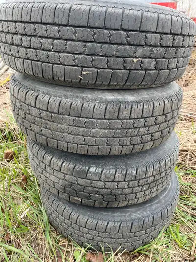 Hercules MRX Plus IV P195/70R14 all season tires on 14” rims. Off a Chevy Cavalier l don’t have anym...