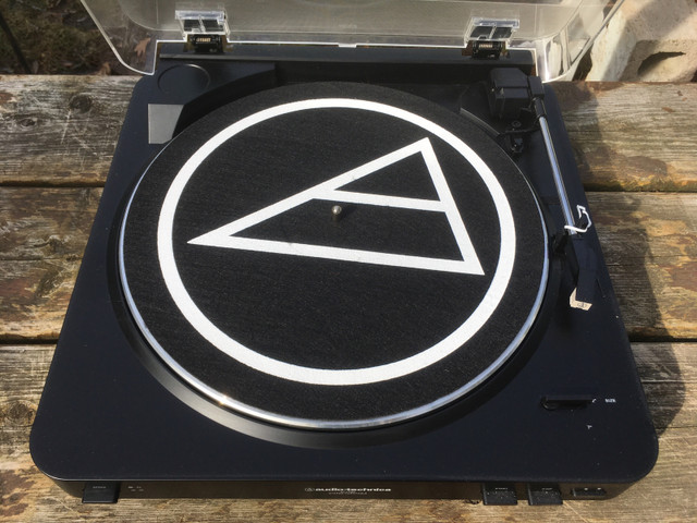 Audio Technica turntable in Stereo Systems & Home Theatre in Moncton - Image 2
