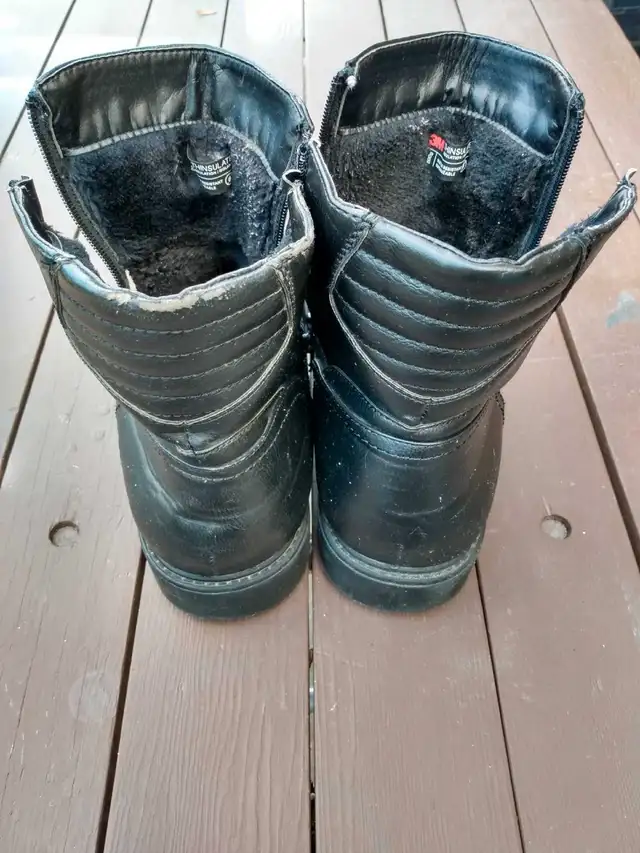 men's snow boots-multiple pairs Columbia (size 10.5)  and Thins in Men's Shoes in Hamilton - Image 10