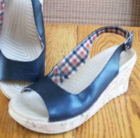 Great condition CROC wedges