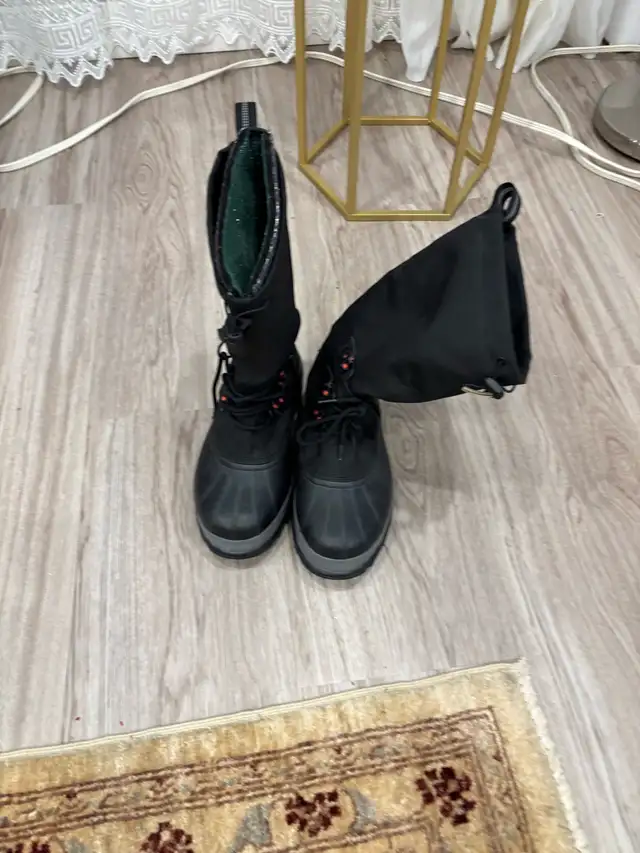 Sorel Waterproof Winter Boots Size 9 in Men's in City of Toronto - Image 2