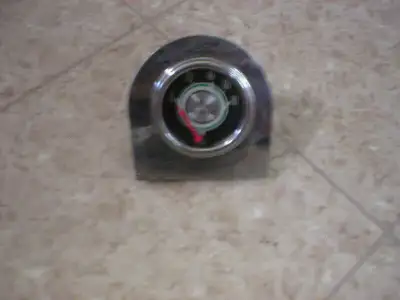 Jauge pour la pression d'huile d'un moteur de voiture ou camion. Elle mesure jusqu'à 80 lb par pouce...