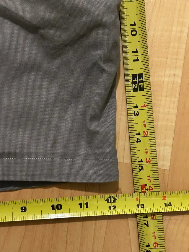 Men’s shorts $10 Medium-large grey shorts with elastic waist in Men's in Mississauga / Peel Region - Image 4