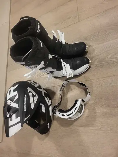 Relatively new gear, only worn once. Price is negotiable
