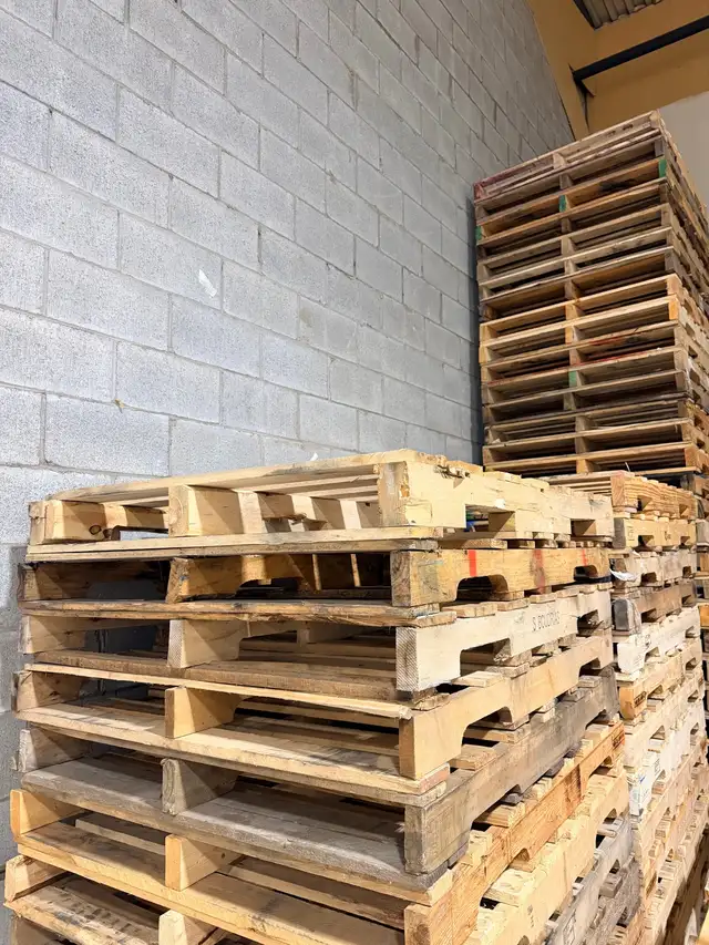 ♻️ NOUS ACHETONS VOS PALETTES BRISÉES — 1 $ À 4 $ CHAQUE!  in Other in City of Montréal - Image 2