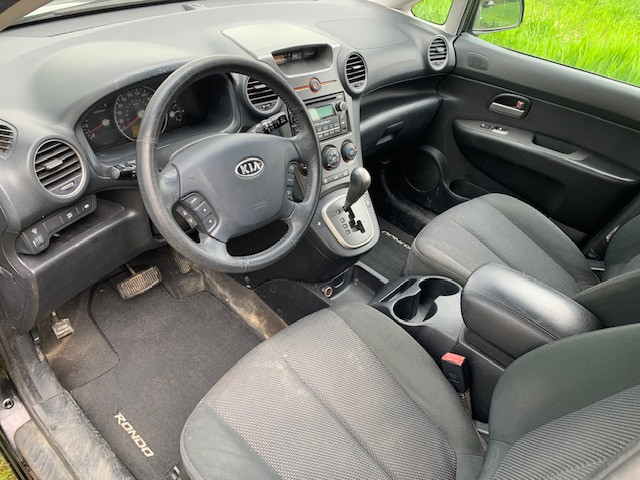 2009 Kia Rondo - big  price reduction in Cars & Trucks in Owen Sound - Image 3
