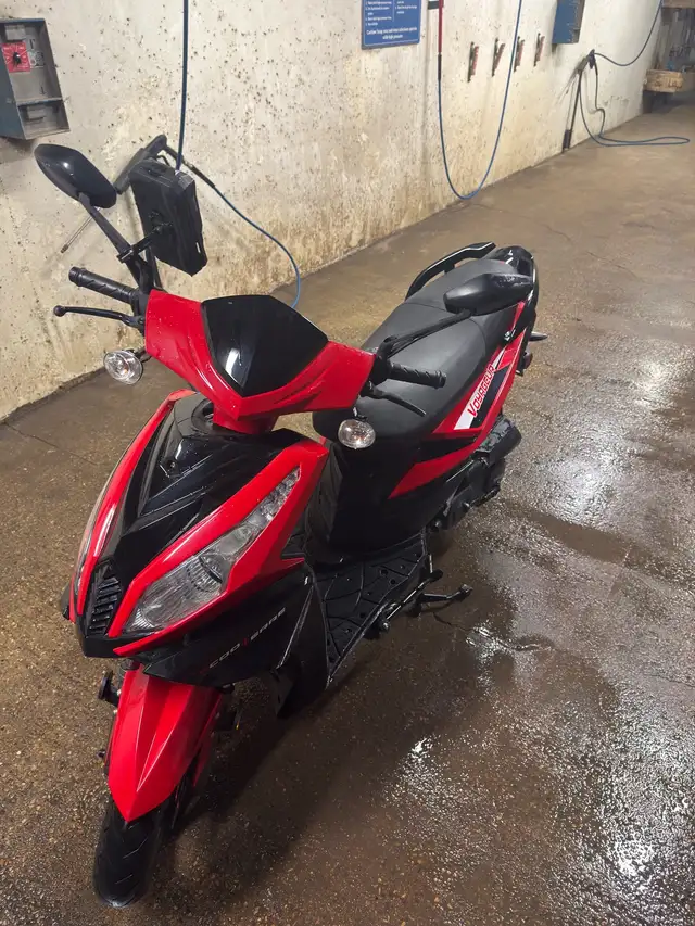 voyager urban 2022 scooter 50cc in Scooters & Pocket Bikes in Edmonton - Image 7