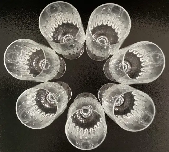PRICE DROP! Set of 7 Vintage Crystal Champagne Flutes Glasses in Kitchen & Dining Wares in West Island - Image 4