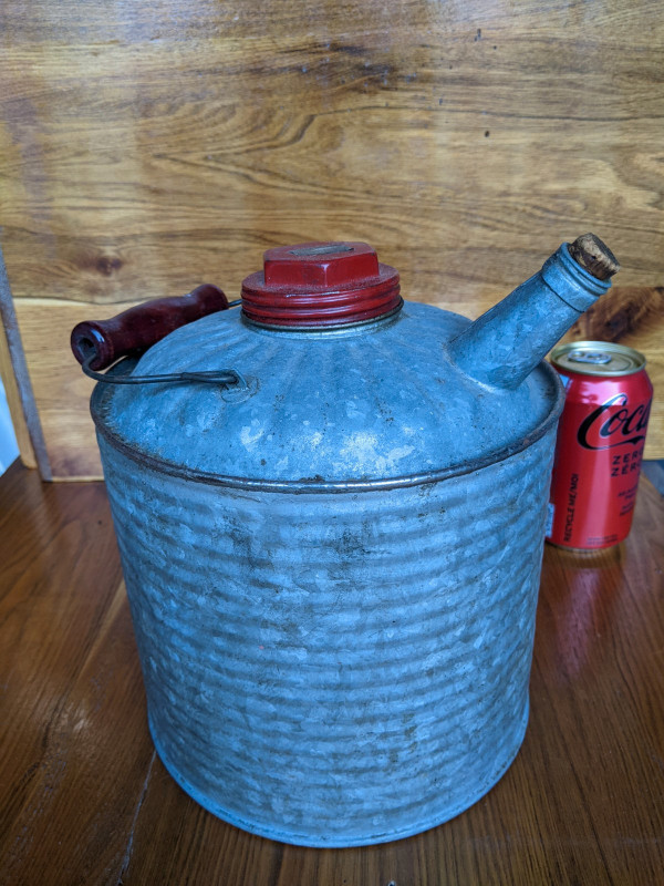 Vintage Galvanized Metal Gas Can Kerosene Red Wood Handle in Arts & Collectibles in Gatineau
