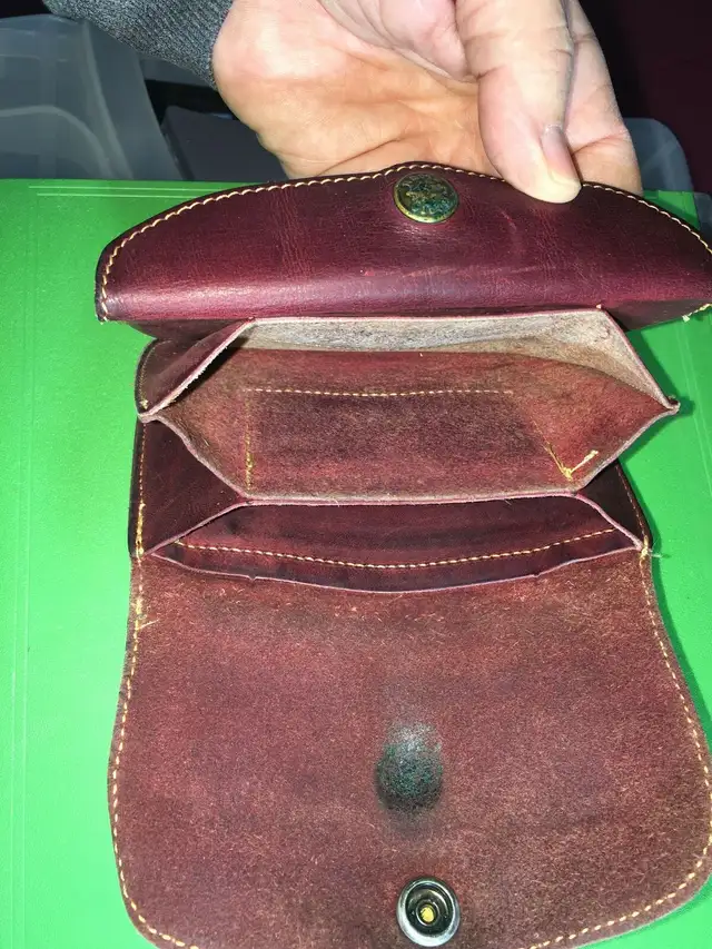 Roots - Mini Travel Purse and Leather wallet in Women's - Bags & Wallets in Mississauga / Peel Region - Image 9