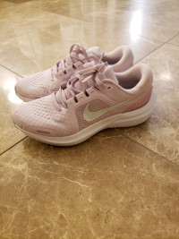 Nike Vomero 16 Running Shoes - Women's Size 7