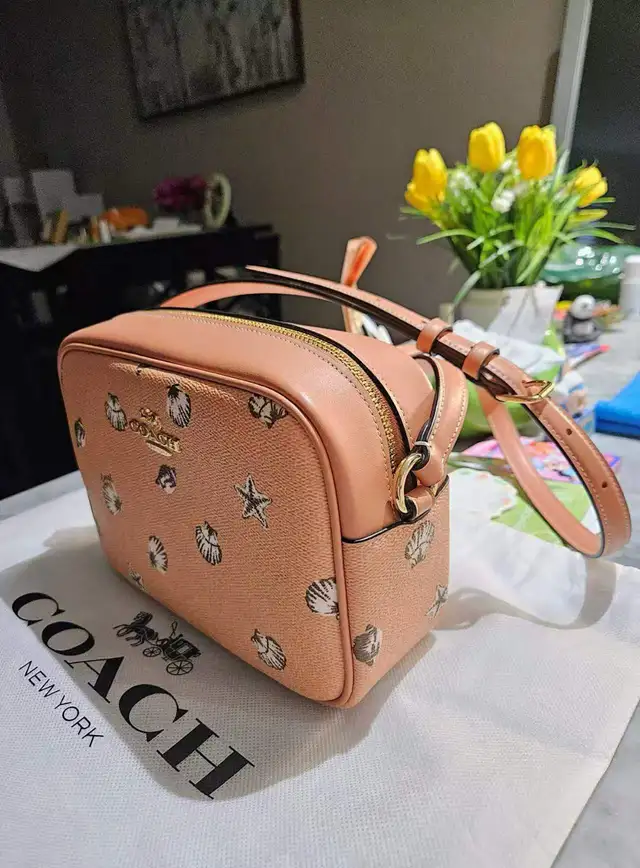 Coach Jamie Camera Bag with Shell Print in Bags & Luggage in Mississauga / Peel Region - Image 6