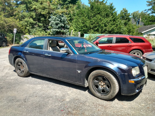 2006 chrysler 300c parting out in Engine & Engine Parts in Kingston - Image 2