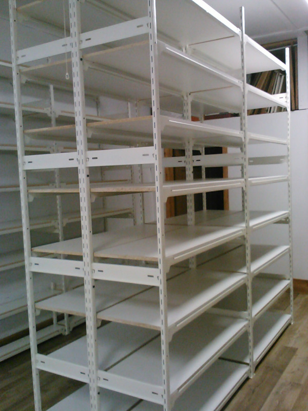 Shelving, EZ Rect Type 1 . . . 950 pcs 4' long shelf beams