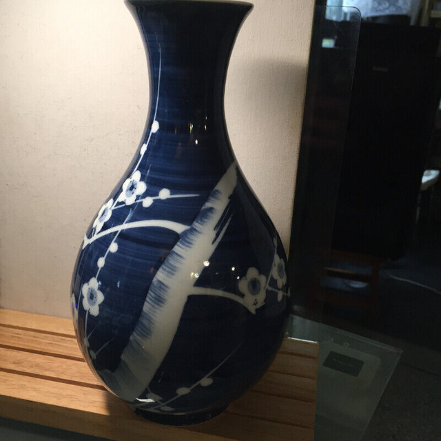 Antique Chinese Kangxi Prunus Vase Underglaze Blue and White Bal in Arts & Collectibles in Vancouver - Image 4