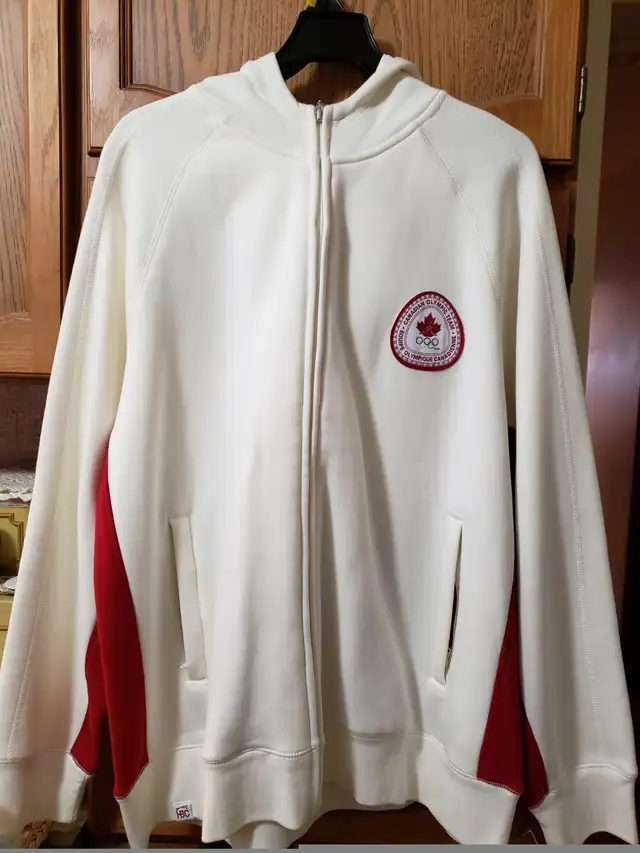 HBC 2006 Canadian Olympic Team full zippered hooded jacket mens in Men's in Mississauga / Peel Region - Image 4