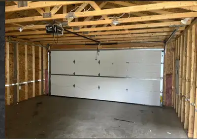 Looking to rent a garage or workshop. Please contact.