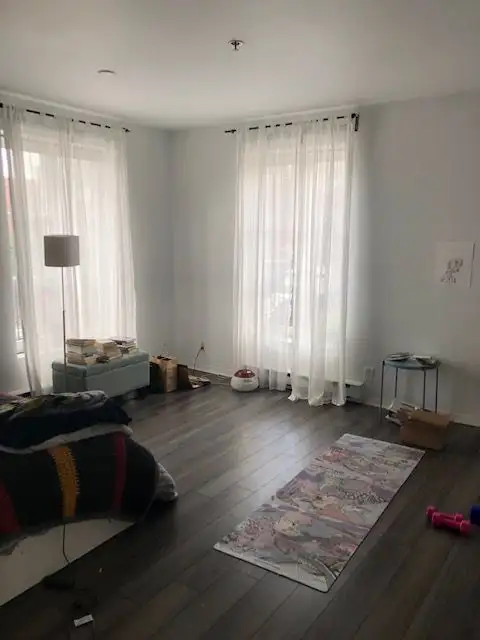 Downtown Montreal Metro Papineau luxury 2 1/2 with appliances