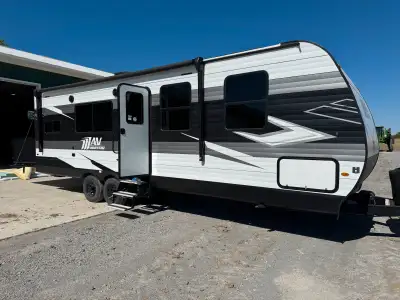 2024 Grand Design 27Mav Toy Hauler Solar panel equipped, sleeps 6, power awning. Stereo, large fridg...