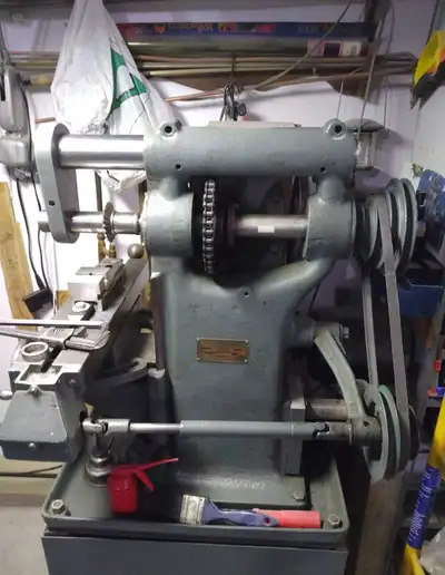 Here's the perfect benchtop cast iron knee mill for a home shop machinist or hobbyist. Relatively li...