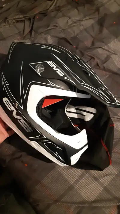 BNIB EVS T5 Pinner Motorcycle Helmet, View more