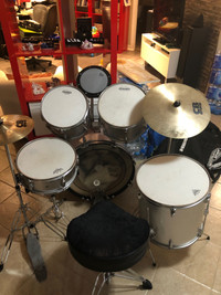 Drums set with chair negotiable