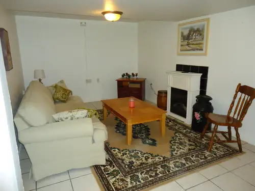 One bedroom basement apartment located in Fort Erie available August 1, 2025. Fully furnished, brigh...