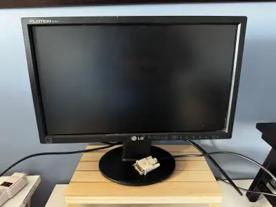 LG E1911S Monitor, View more