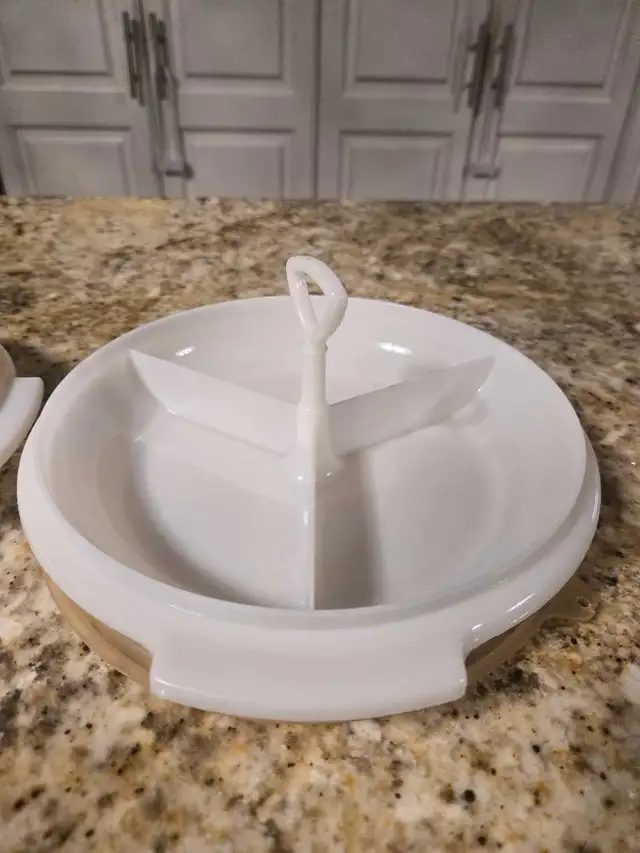 Tupperware Chip and Dip in Kitchen & Dining Wares in Kitchener / Waterloo - Image 3