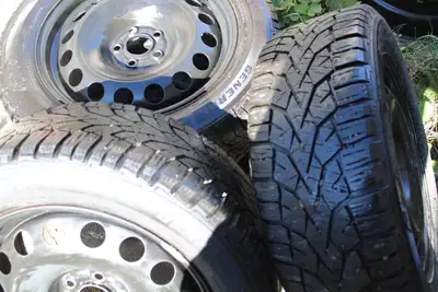 4 winter tires with rims 205x55r16 bolt pattern 5x100mm toyota ,,,,,,pontiac vibe,,,,,,volswagen tir...
