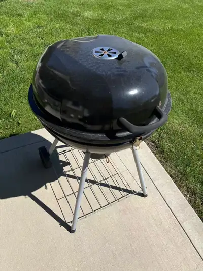 Kettle Charcoal Grill Size: approx 22"