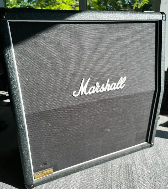 Marshall 1960 AV vintage cabinet in Amps & Pedals in Mississauga / Peel Region - Image 2