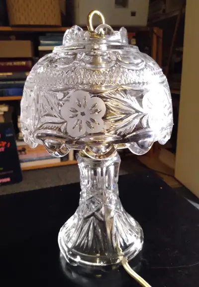 VINTAGE CRYSTAL/CUT GLASS BEDSIDE LAMP. BASE & SHADE. 6" X 10", View more