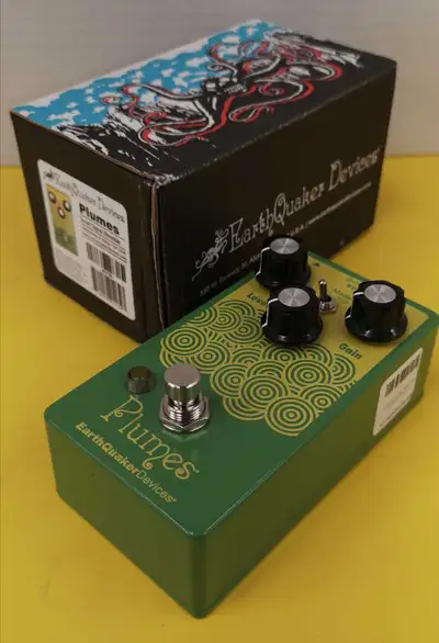 Marque : EarthQuaker Devices Modele : Plumes Prix : $ 130 Sku : 17785503 Nous offrons une garantie d...