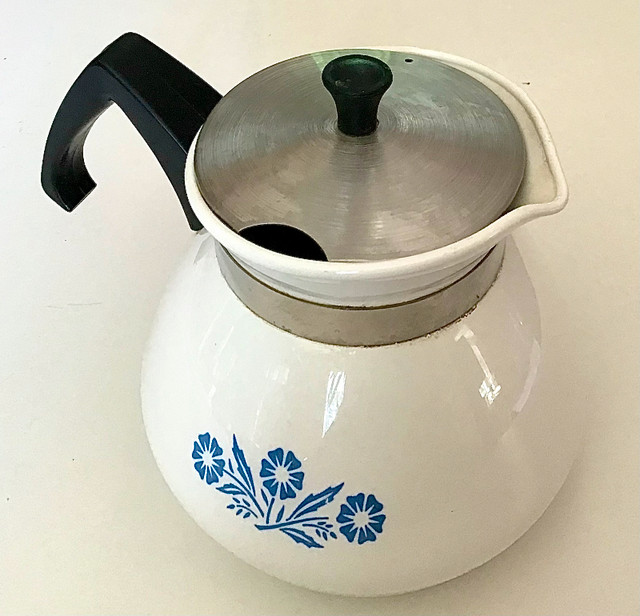 Vintage Collectible Corningware Coffee Pot/ Stove Top Tea Pot in Arts & Collectibles in Markham / York Region