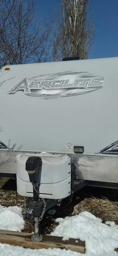 2013 Aerolite bunkhouse model. 30ft long. GVWR 6600lbs. Great for families. Upgraded interior, power...