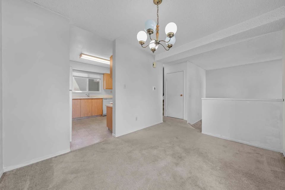 FOR RENT: Spacious 3 Bedroom Townhome in Sakaw! 4