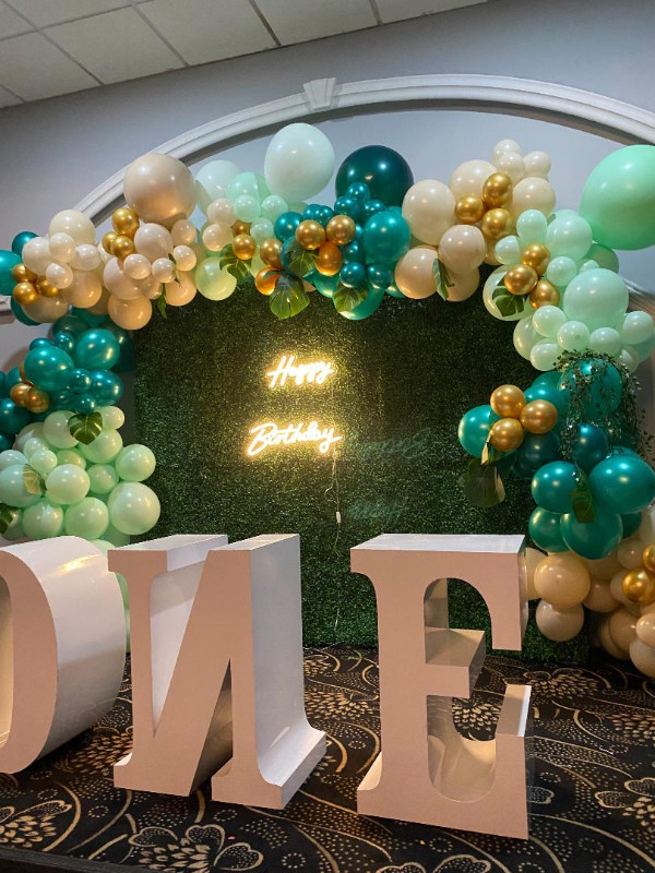 Balloon decoration and party entertainment services in Entertainment in Markham / York Region