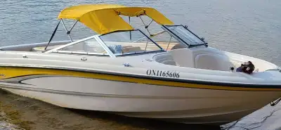 BATEAU – Chaparral 180 SSE 2002 - Prix demandé: 17,500 $ Magnifique bateau Chaparral 180 SSE 2002, t...