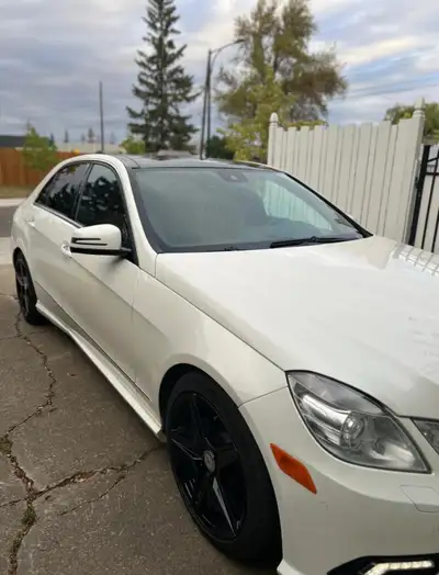 I sell my wonderful Mercedes car and upgrade. I don't accept low offers. It works great. It drives v...