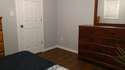 Room for rent in Keswick. Walking distance to the bus stop and grocery store. Also close to the lake...