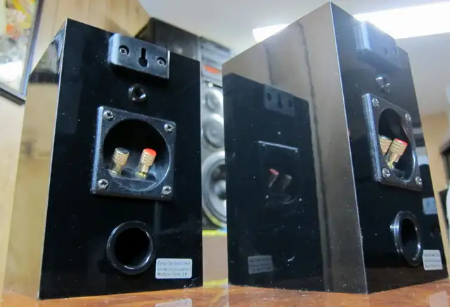 ENERGY TAKE CLASSIC 2 MINI BOOKSHELF SPEAKERS STEREO OR SURROUND in Speakers in Ottawa - Image 9