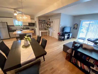 Big three-bedroom house in Hull on two stories. Available as of may 1st until august 31. Fully furni...